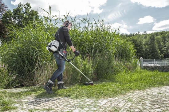 Wat zijn de voordelen van een grastrimmer op benzine?